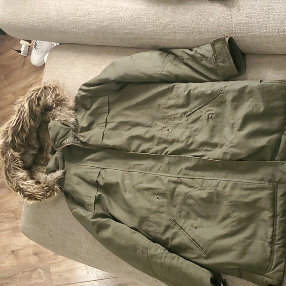 COPY - Winter coat with removable fur hood - Picture 2 of 2